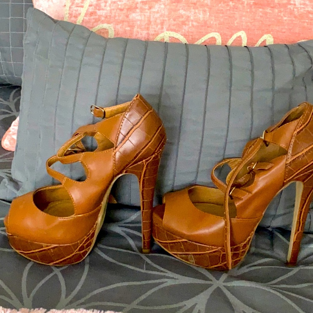 Sexy 3 strap, 6 in stiletto heels worn twice